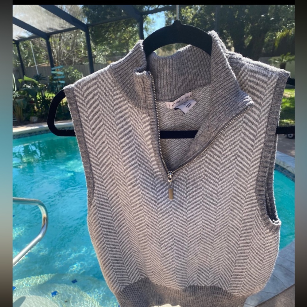 Sweater vest
